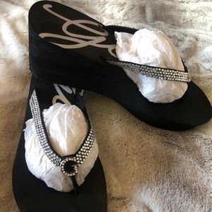 Guess wedges